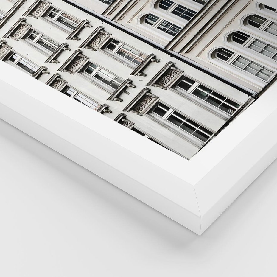 Plakat w ramie 30x40 - Urok Starej Kamienicy - budynki, miasto - rama biała