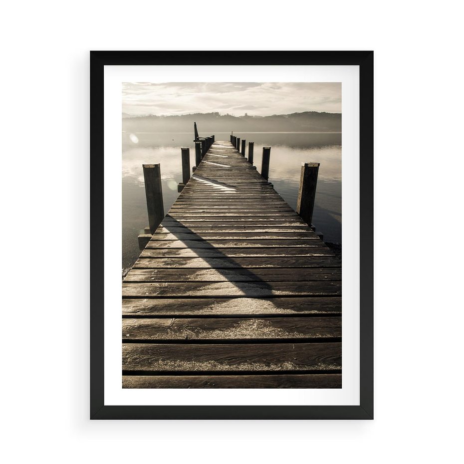 Plakat w ramie 50x70 - Pomost nad jeziorem - pomost, jezioro - rama czarna