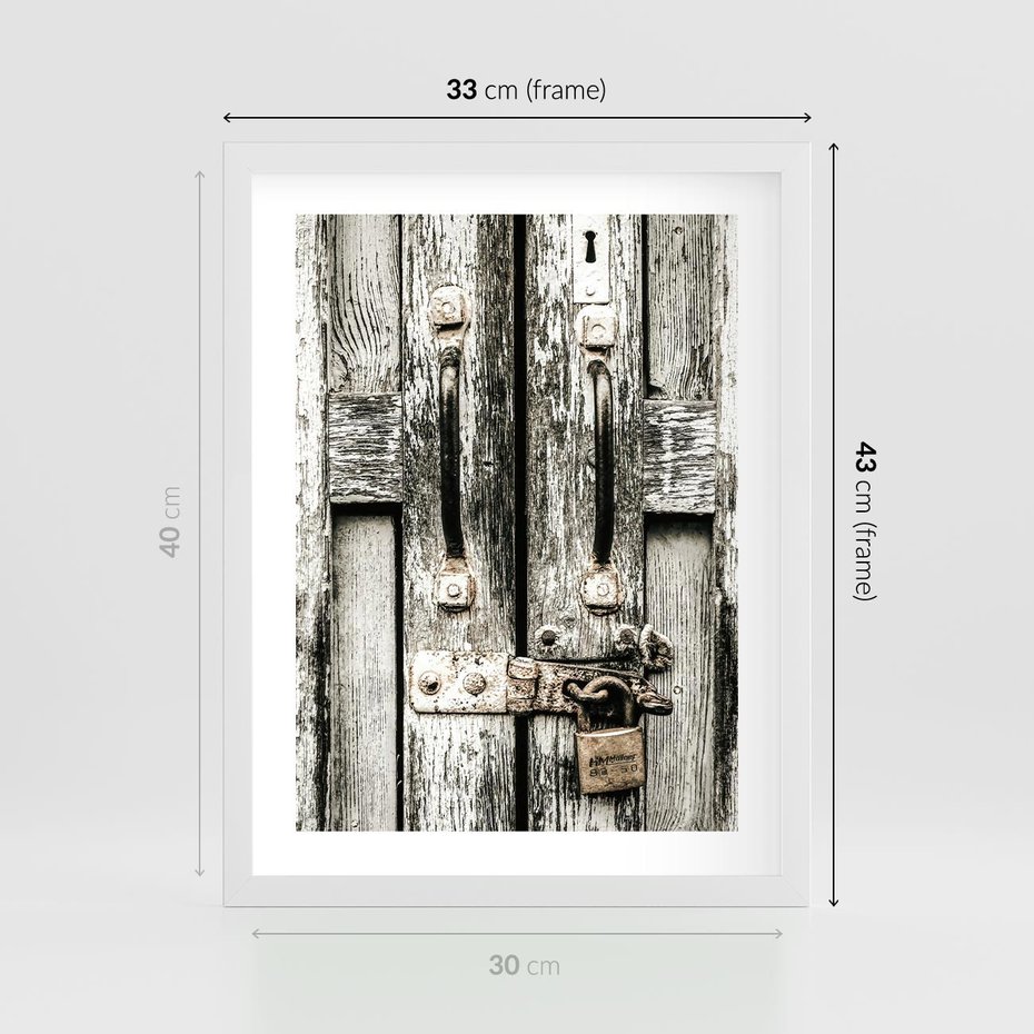 Plakat w ramie 30x40 - Retro Drzwi: Zamknięta Tajemnica - stare drzwi, kłódka - rama biała