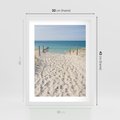 Plakat w ramie 30x40 - Harmonia plażowego morza - plaża, morze - rama biała