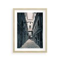 Plakat w ramie 30x40 - Odkryj tajemnice miasta - uliczka, perspektywa - rama drewno