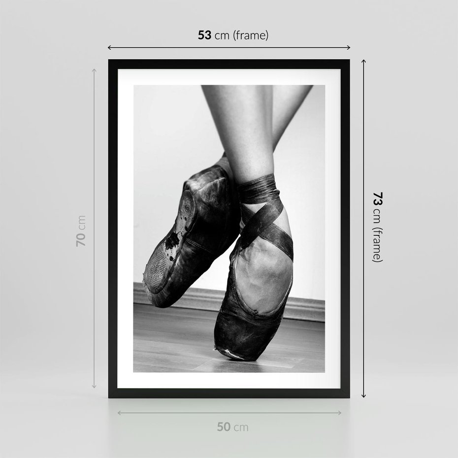 Plakat w ramie 50x70 - Taniec Zmysłów - artystyczne zdjęcie, odcienie szarości - rama czarna