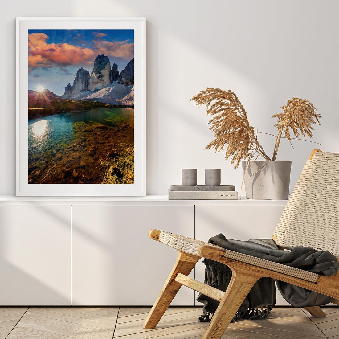 Plakat w ramie 50x70 - Jezioro wśród majestatycznych gór - jezioro, góry - rama biała