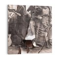 Obraz na płótnie 60x60 - Dźwięki Minionej Ery - postarzona fotografia retro, podarta fotografia