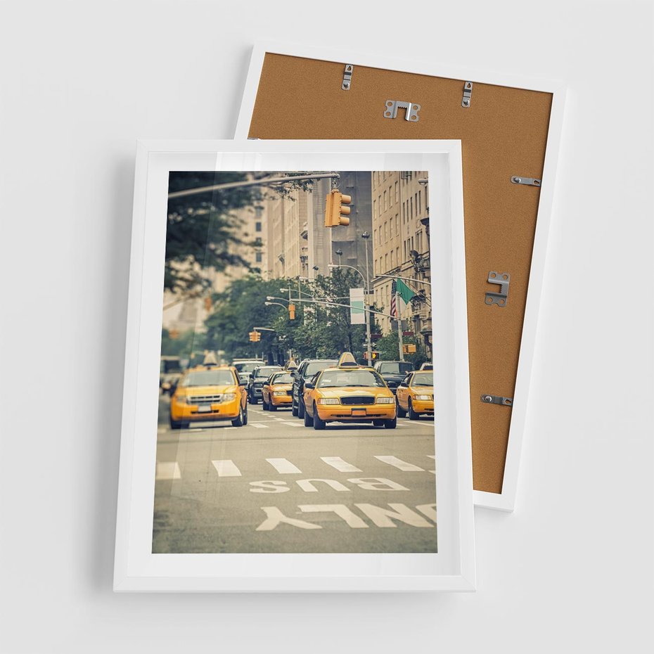 Plakat w ramie 50x70 - Miasto Taksówek - taksówki, miasto - rama biała