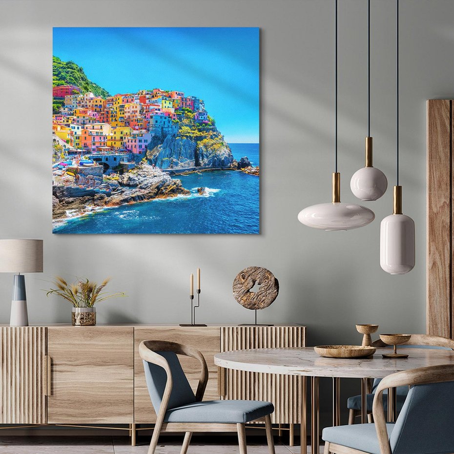 Obraz na płótnie 50x50 - Barwne Wybrzeże - nadmorskie miasto na klifie, kolorowe tęczowe budynki