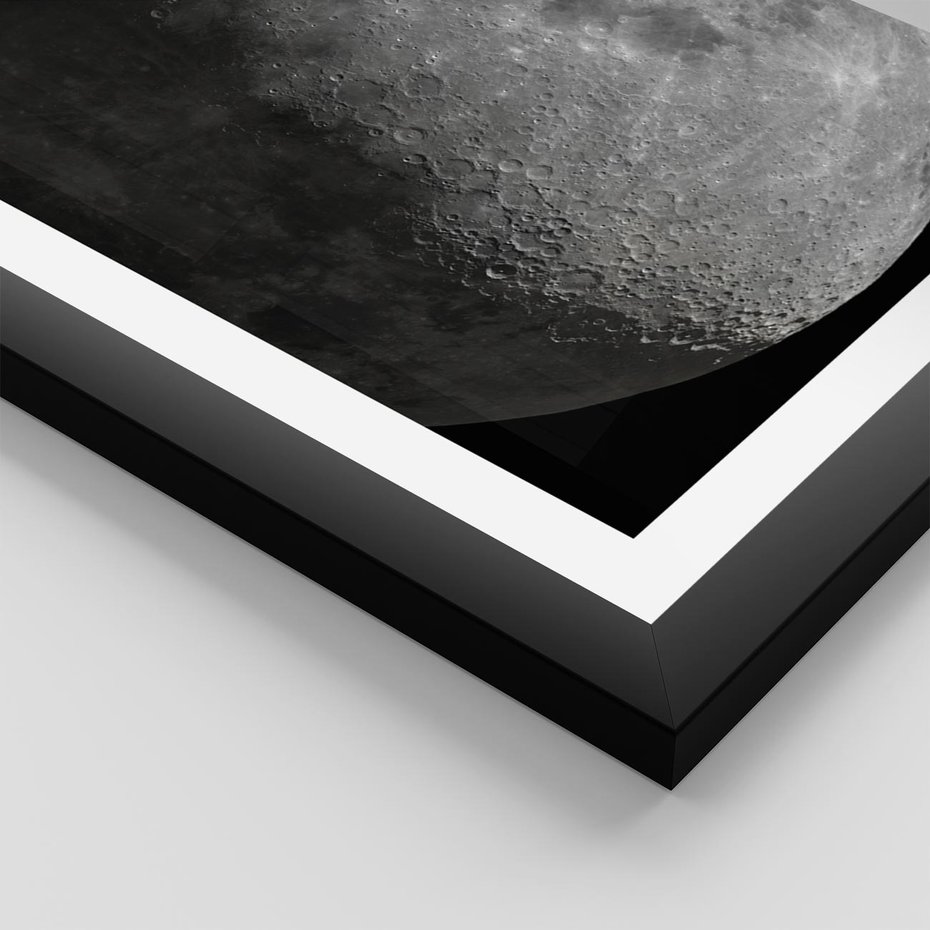 Plakat w ramie 40x50 - Kontrastowy księżyc w czerni i bieli - księżyc, czarno - rama czarna