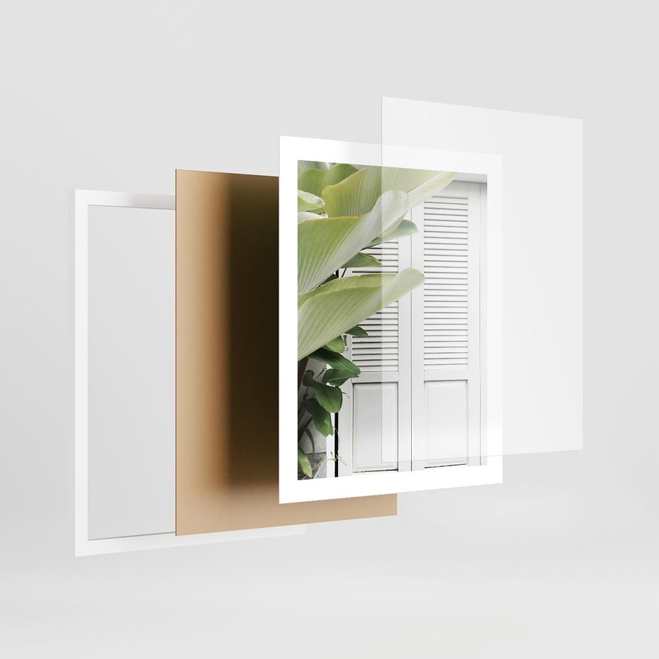 Plakat w ramie 40x50 - Tropikalne Okno - białe okiennice, zielona tropikalna roślina - rama biała