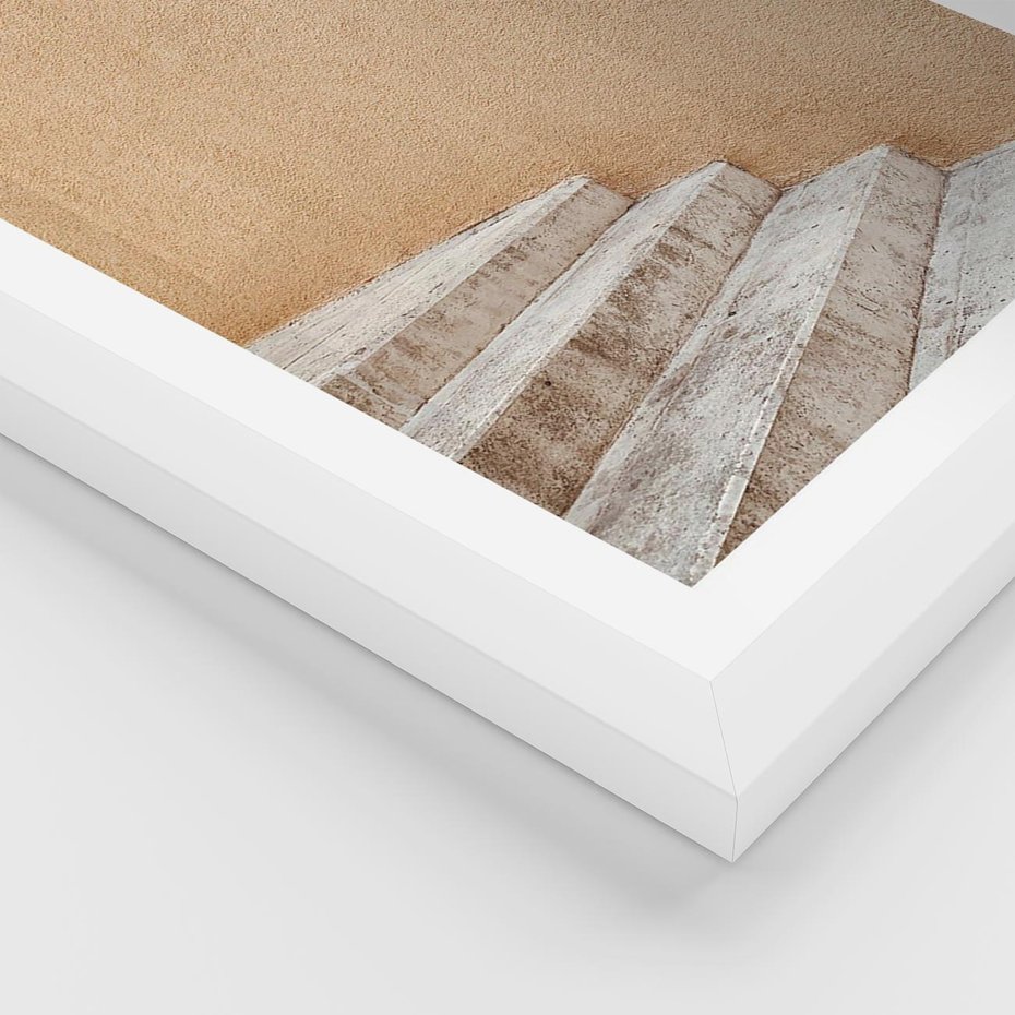 Plakat w ramie 30x40 - Schod w Beżu - schody, minimalizm - rama biała