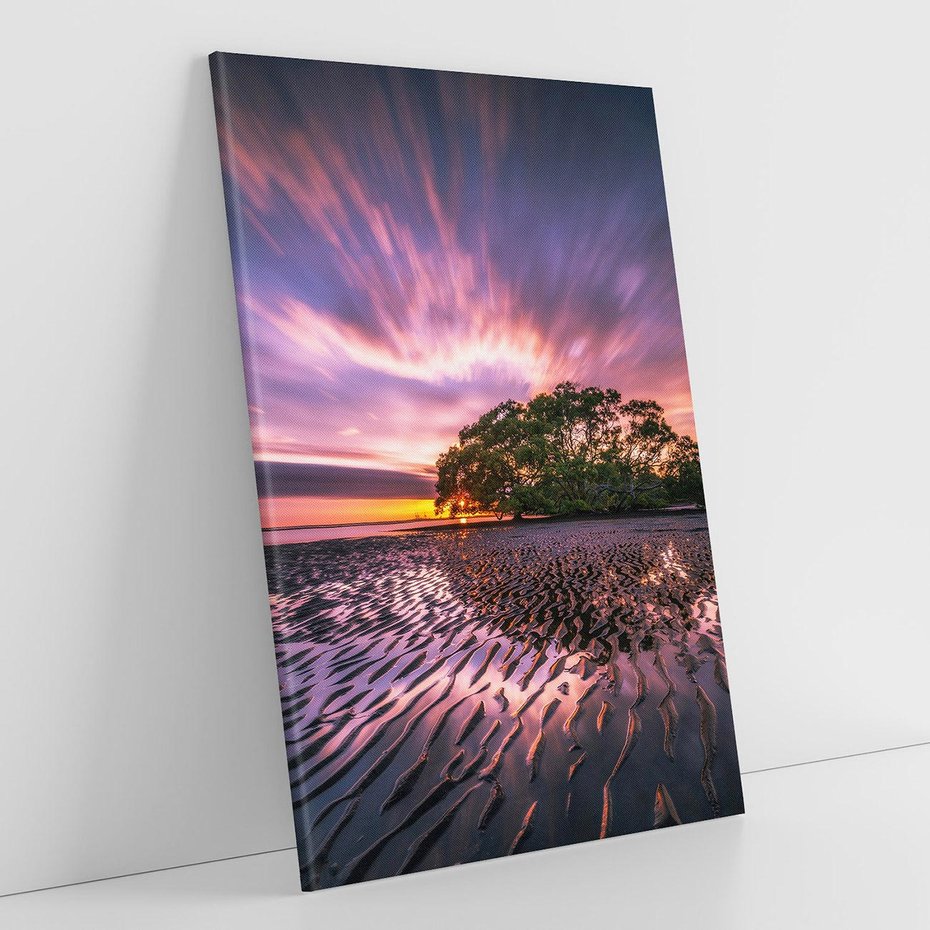 Obraz na płótnie 50x70 - Górska idylla: Domek nad strumykiem - jezioro, wyspa