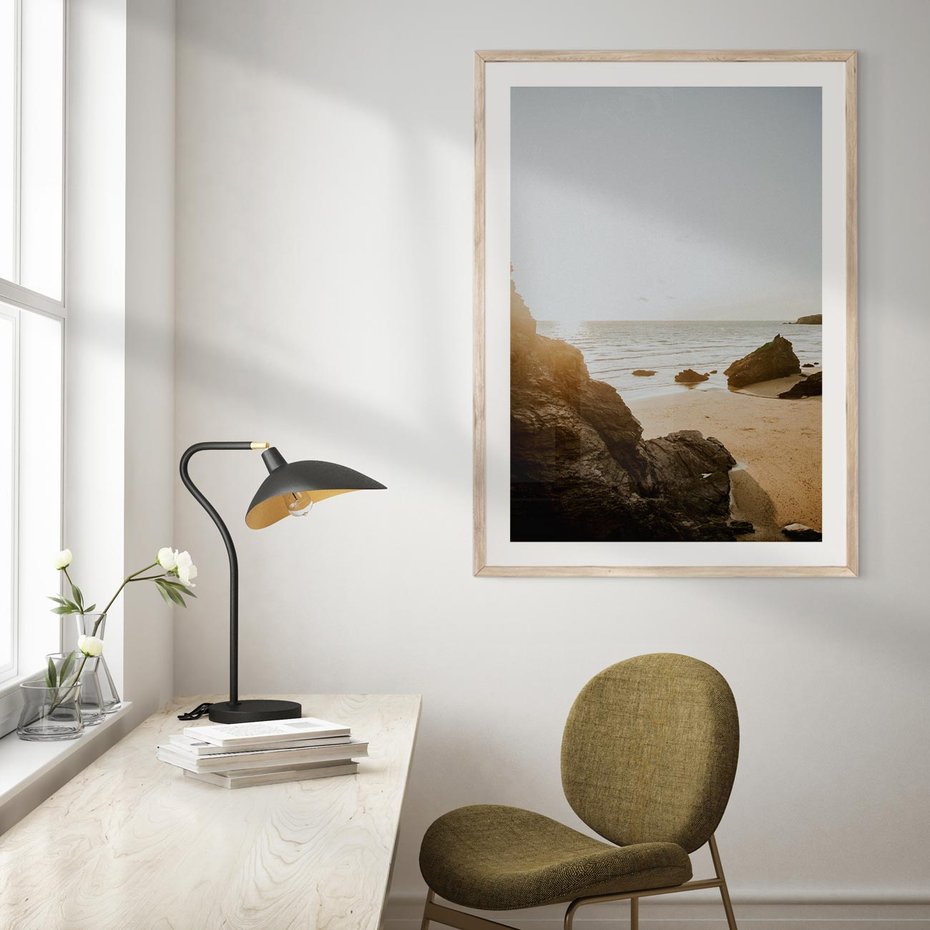 Plakat w ramie 30x40 - Magia Wieczornego Spokoju - plaża, zachód - rama drewno