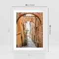 Plakat w ramie 40x50 - Magiczna podróż w głąb miasta - uliczka, perspektywa - rama biała