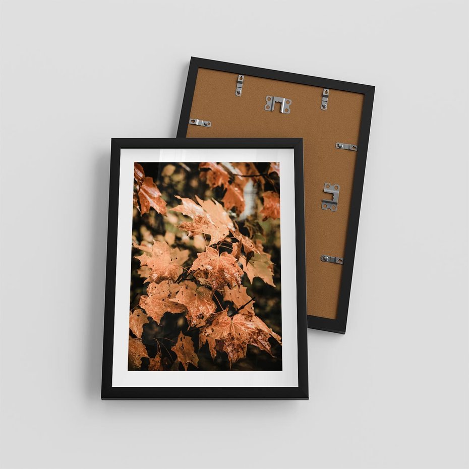 Plakat w ramie 30x40 - Ciepło Jesieni - jesienne pomarańczowe liśćie, jesień - rama czarna