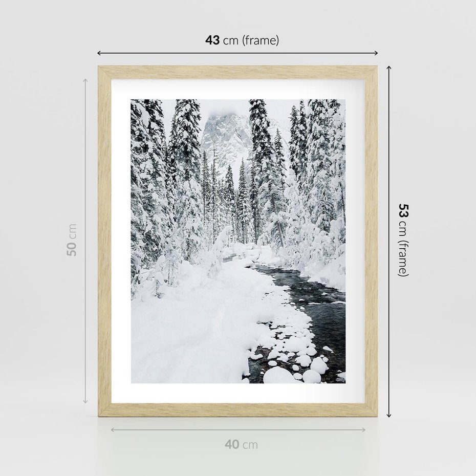Plakat w ramie 40x50 - Spokój Zimowego Lasu w Górach - zima w lesie, w górach - rama drewno