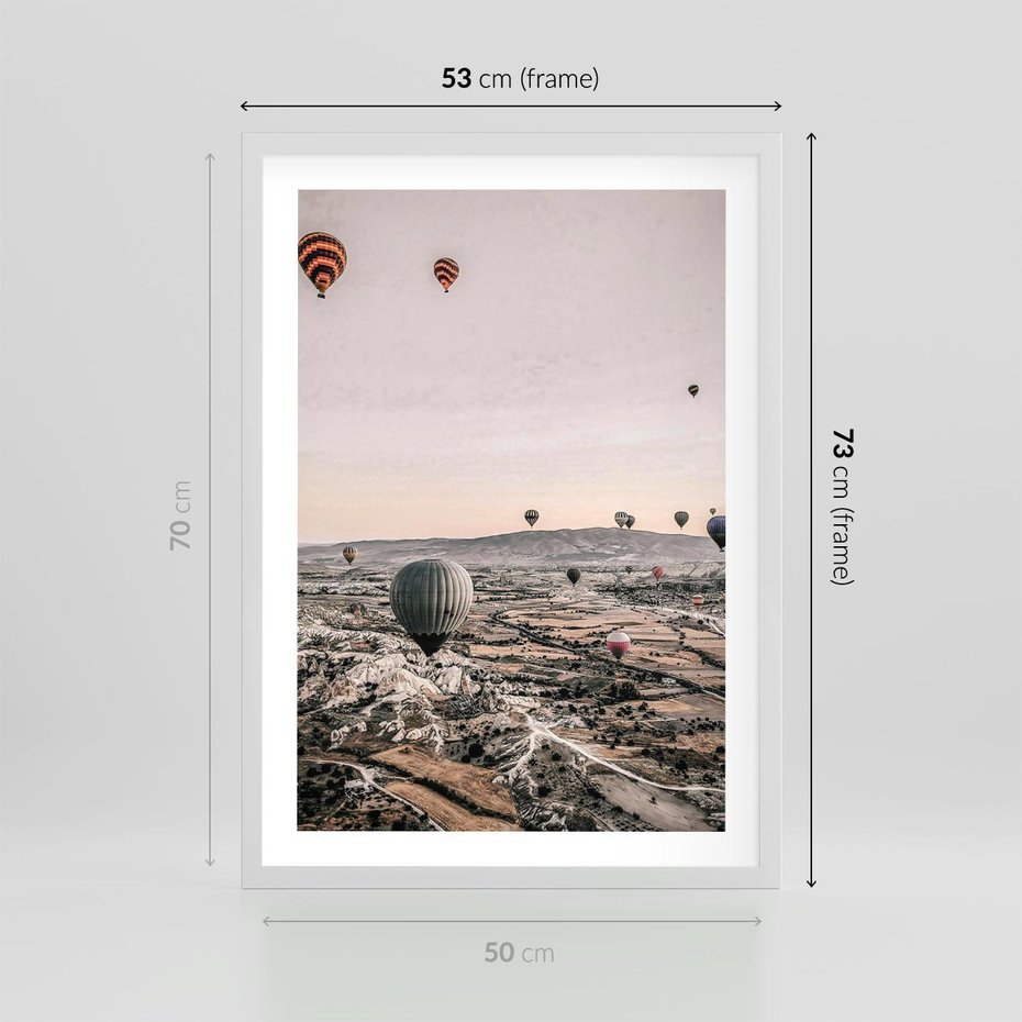 Plakat w ramie 50x70 - Wolność w Powietrzu - balony latające nas pustynnym krajbrazem, balony do latania - rama biała