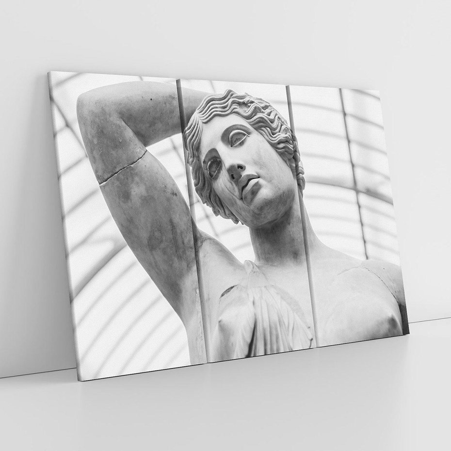 Obraz na płótnie 120x80 - Zaklęta w Kamieniu - antyczna rzeźba kobiety na fotografii, czarno biała