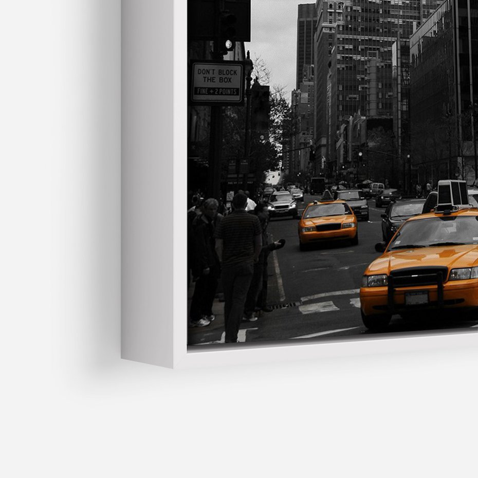 Obraz w ramie 70x100 - Nowy York, taksówka w ruchu - Nowy York, taksówka - rama biała