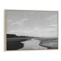 Obraz w ramie 100x70 - Nadmorska Melodia - czarno białe zdjęcie, plaża - rama drewno