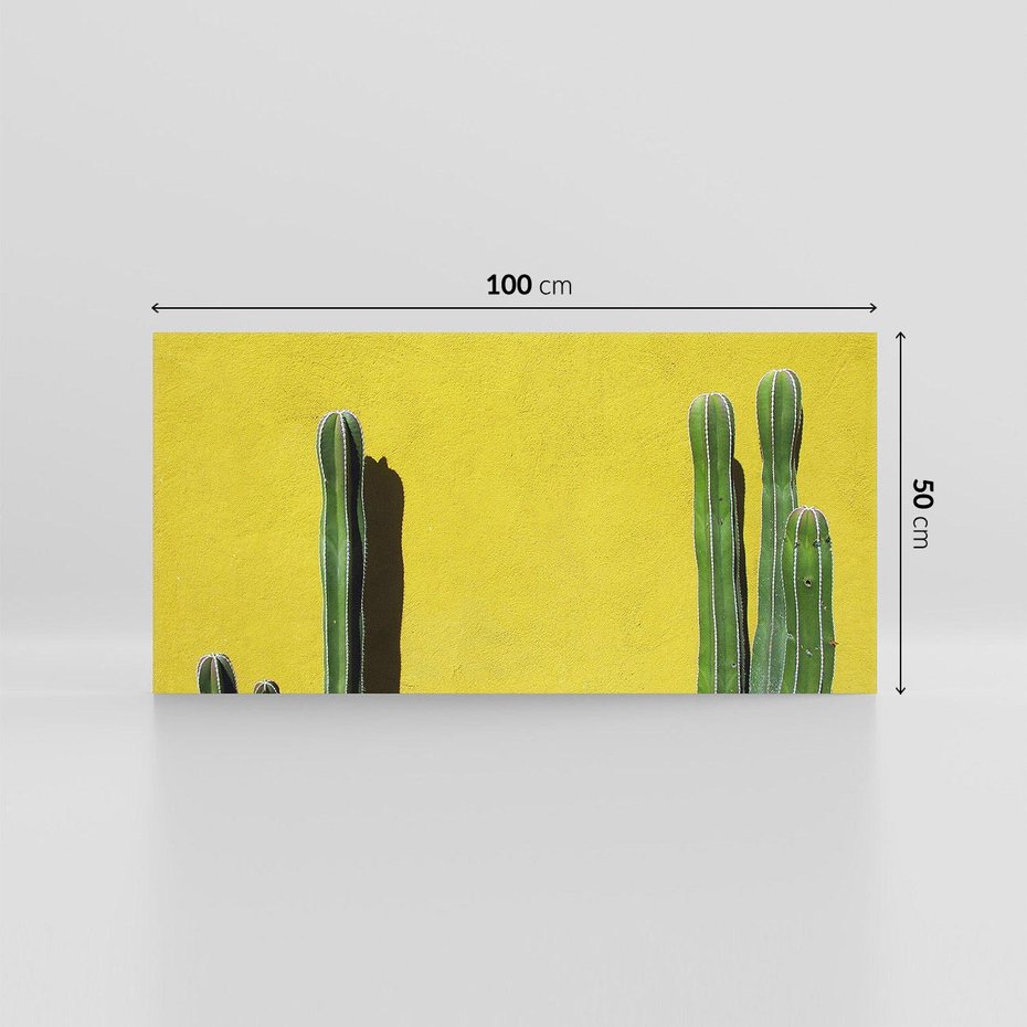 Obraz na płótnie 100x50 - Refleksje w roślinnym odbiciu - zielone kaktusy na tle żółtej ściany, soczyste kolory