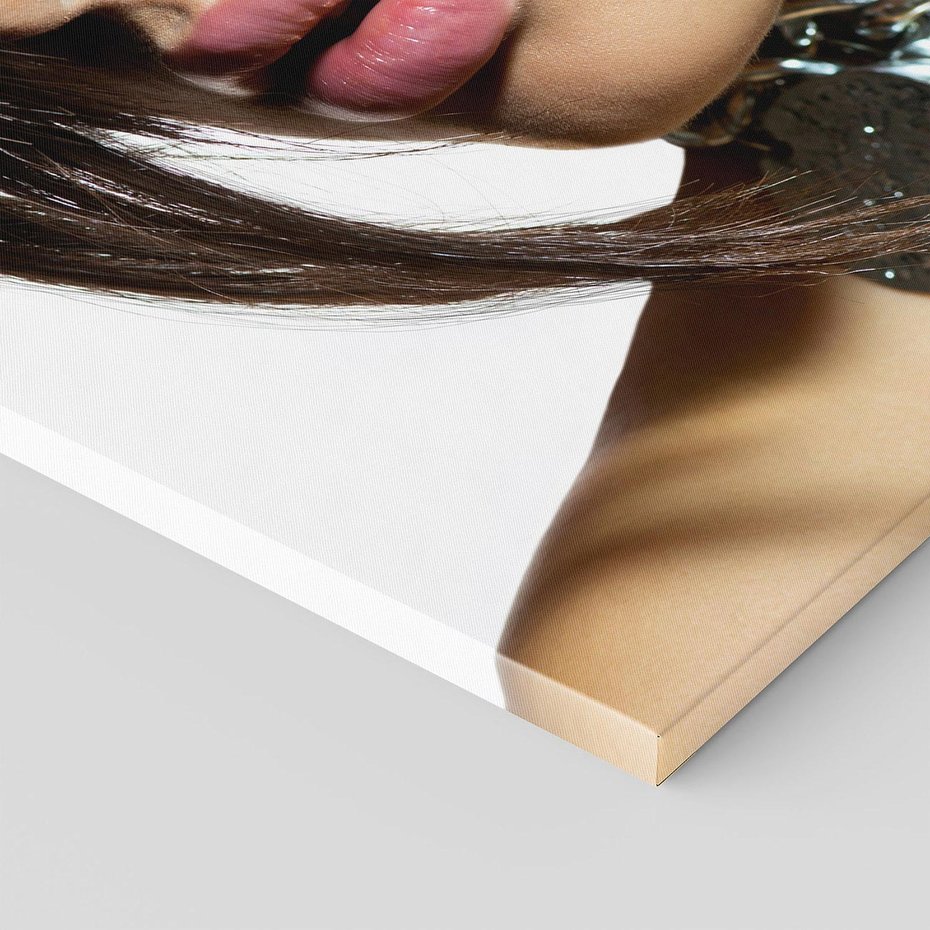 Obraz na płótnie 80x120 - Kobieca Fryzura w Ruchu - fryzura, kobieta