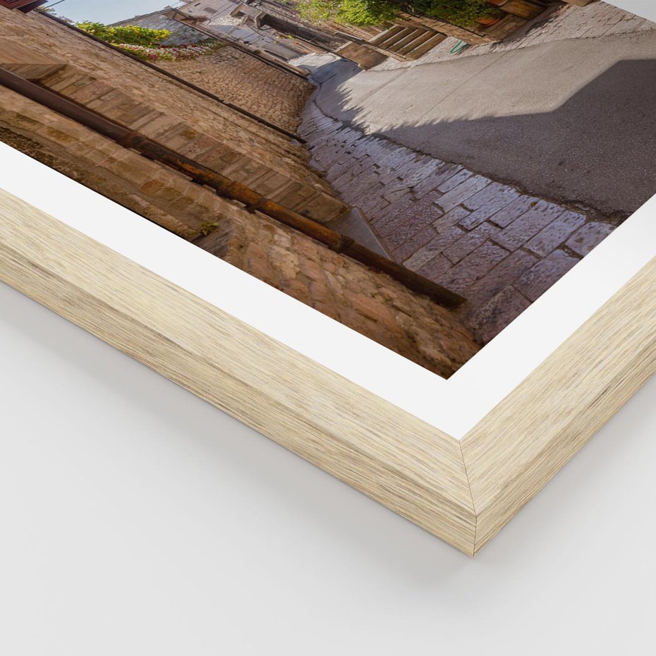 Plakat w ramie 30x40 - Uliczka Wakacyjnego Miasteczka - uliczka, wakacje - rama drewno