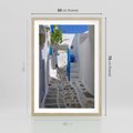 Plakat w ramie 50x70 - Uroki Santorini: Perspektywiczna Uliczka - uliczka, perspektywa - rama drewno