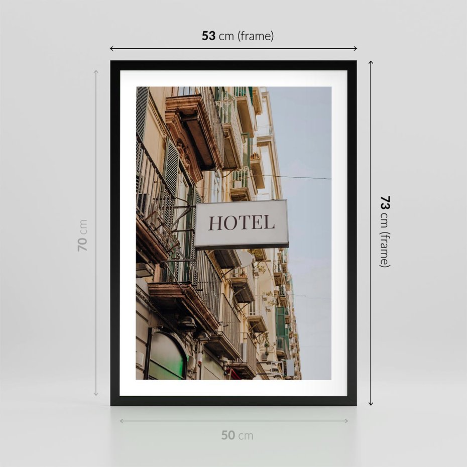 Plakat w ramie 50x70 - Magiczne Spacery - hotel, uliczka - rama czarna