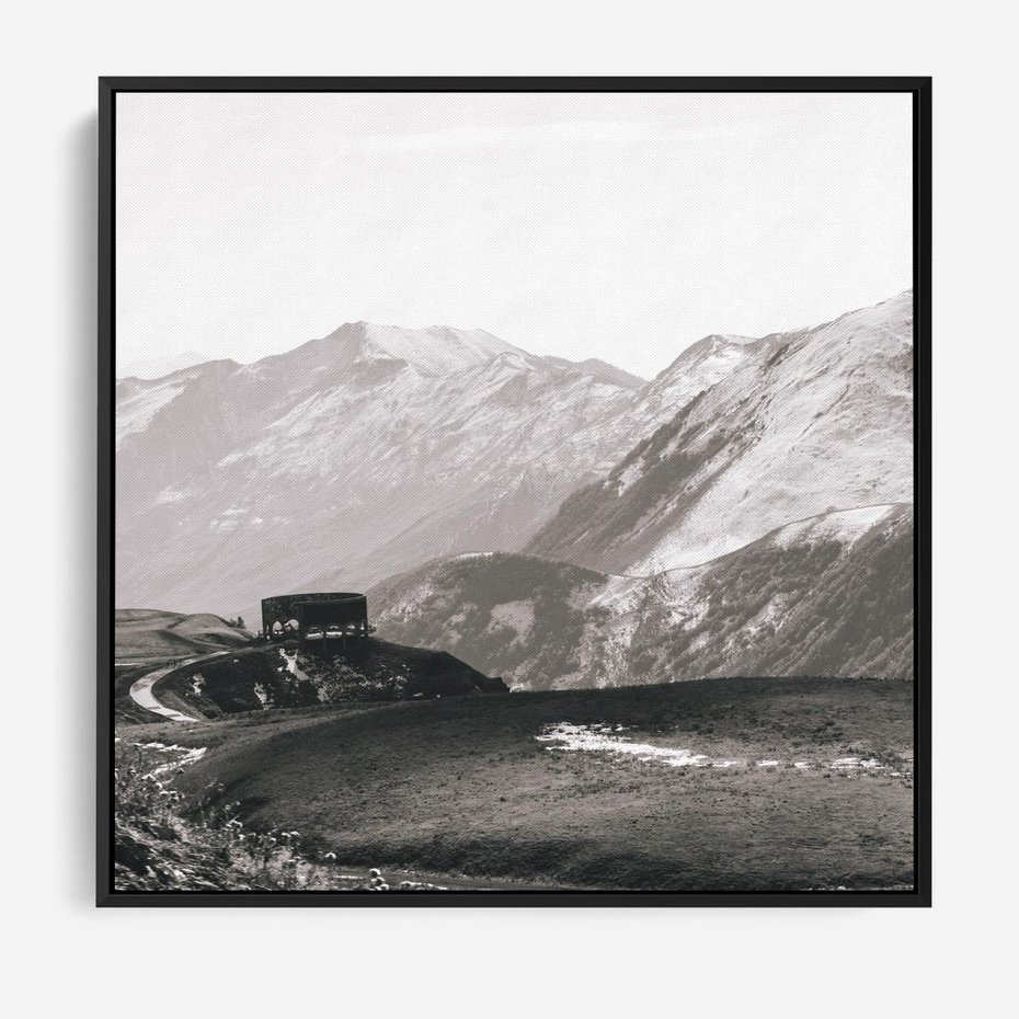 Obraz w ramie 50x50 - Wzgórza w Bieli - górski krajobraz, punkt widokowy - rama czarna