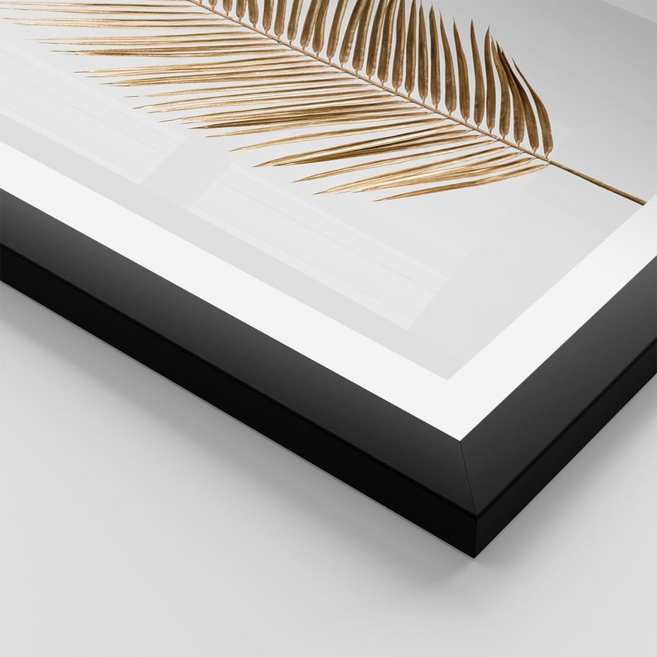 Plakat w ramie 50x70 - Złoty blask palmowego liścia - złota, palma - rama czarna