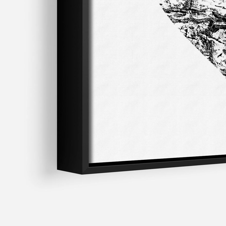 Obraz w ramie 50x50 - Drzewo Serca - czarne serce, tekstura jak kora drzewa - rama czarna