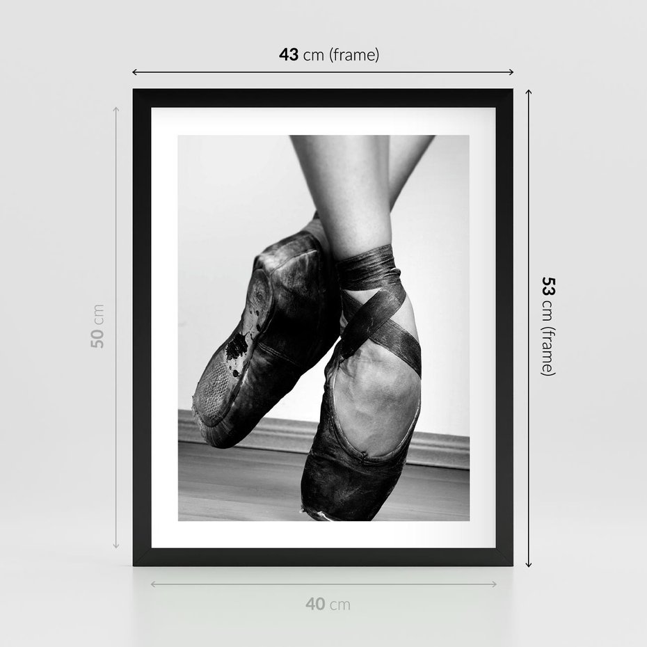 Plakat w ramie 40x50 - Taniec Zmysłów - artystyczne zdjęcie, odcienie szarości - rama czarna