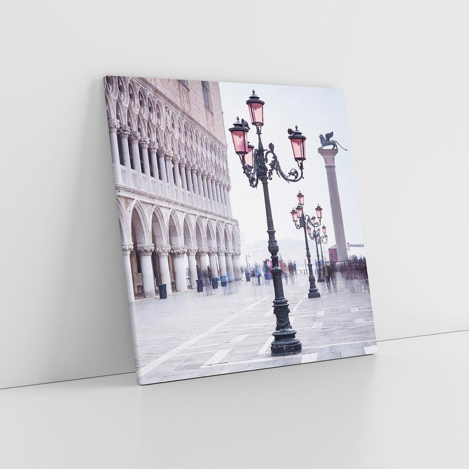 Obraz na płótnie 60x60 - Przemijający urok miasta - miasto, uliczka