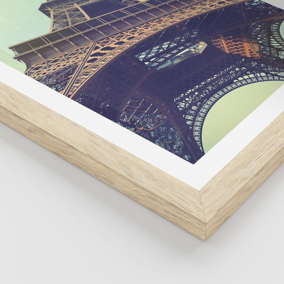 Plakat w ramie 50x70 - Wieża Eiffla w czarno-białej odsłonie - Eiffla, Paryż - rama drewno