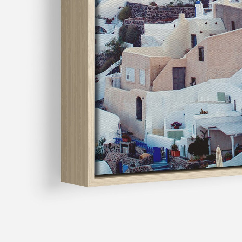 Obraz w ramie 50x70 - Biel ponad Błękitem - Santorini, białe budynki - rama drewno