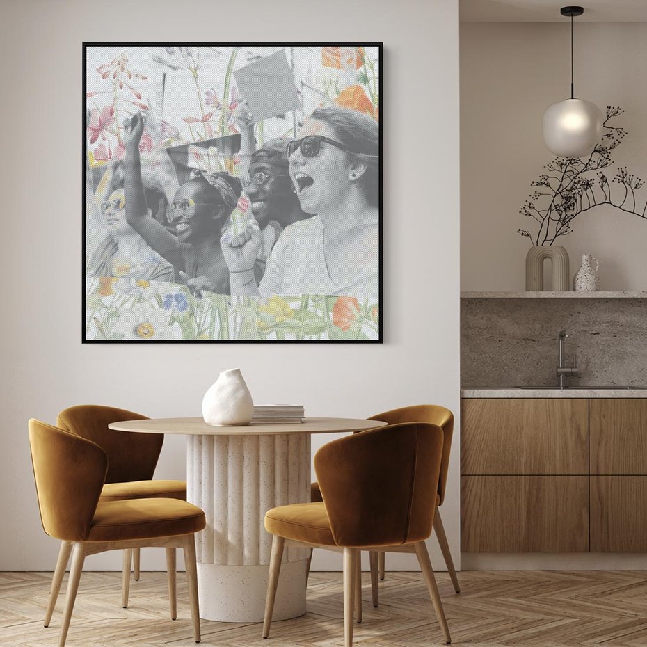 Obraz w ramie 50x50 - Księga zaklętych marzeń - kolaż, czarnobiałe zdjęcie wesołych młodych ludzi - rama czarna