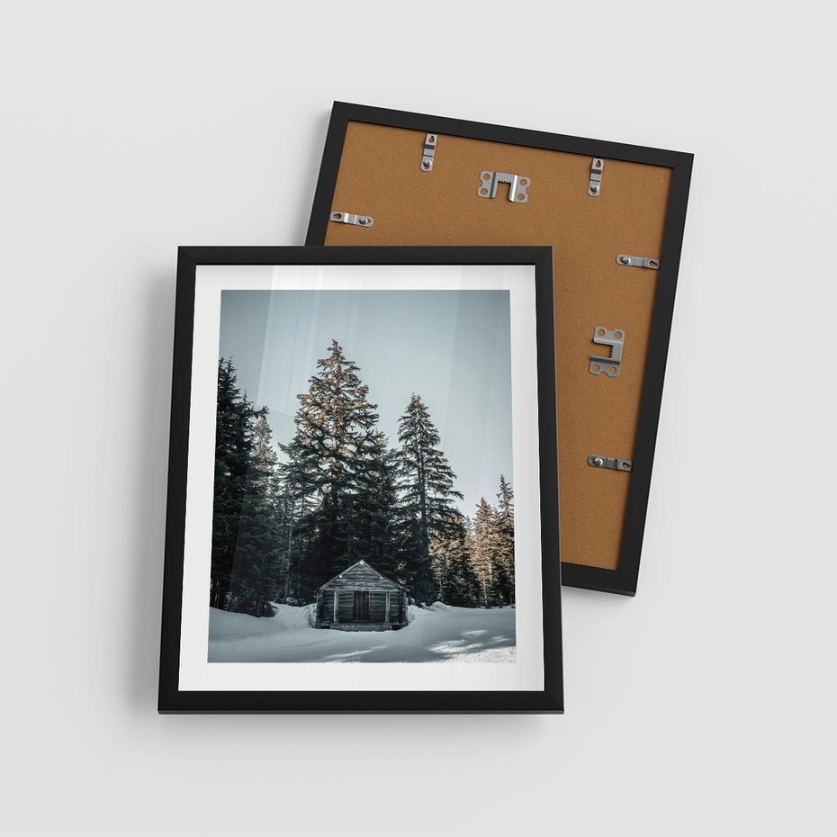 Plakat w ramie 40x50 - Chatka w Górach w Czasie Zimy - chatka w górach, zima - rama czarna