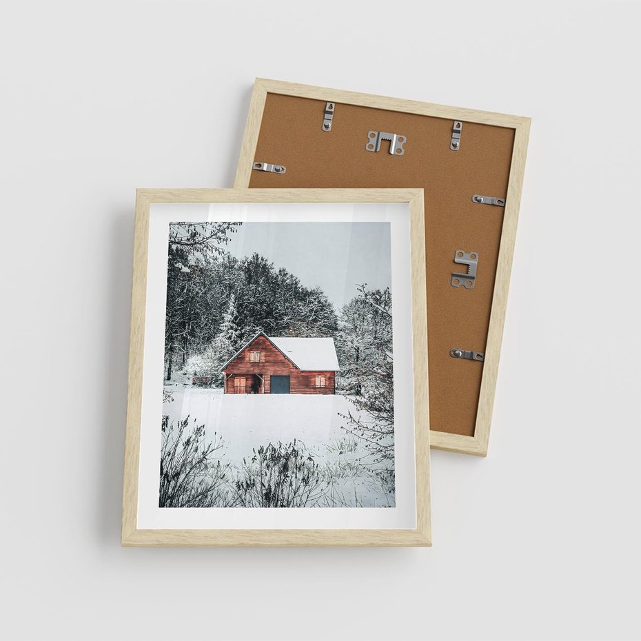 Plakat w ramie 40x50 - Domek w Górach Pokryty Śniegiem - domek w górach, śnieg - rama drewno
