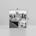 Obraz na płótnie 80x80 - Miasto w Retro Odsłonie - fotografia czarno biała, ujęcie na dachy wielkiego miasta