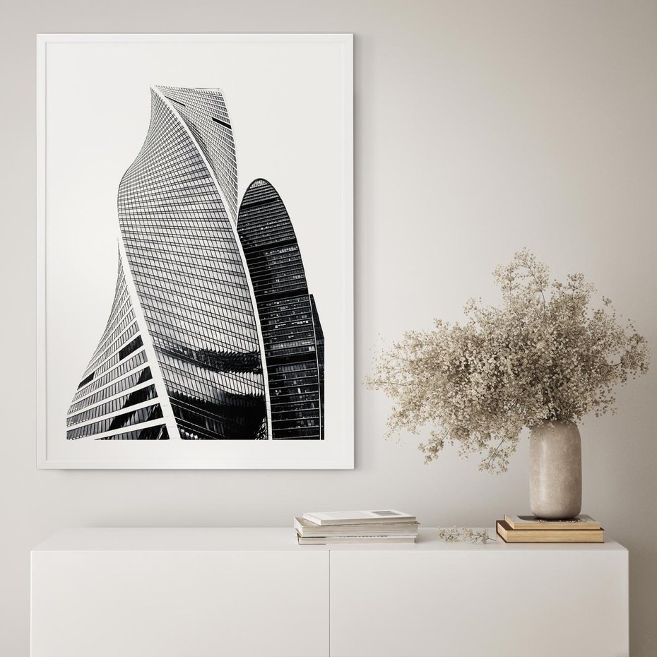 Plakat w ramie 50x70 - Wieżowce z Falistymi Kształtami - nowoczesne wieżowce, czarno biała fotografia - rama biała