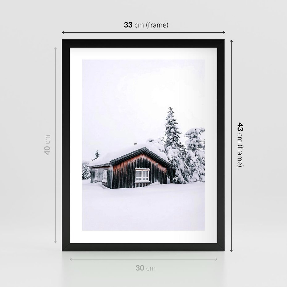 Plakat w ramie 30x40 - Zimowy Azyl: Domek w Górach - domek w górach, śnieg - rama czarna