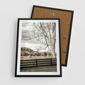 Plakat w ramie 50x70 - Drzewa i Snopki Siana - farma, drzewa - rama czarna