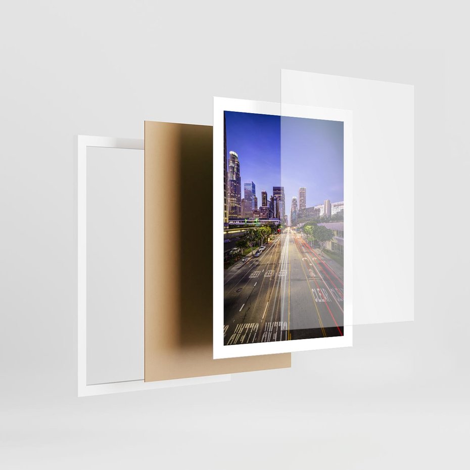 Plakat w ramie 50x70 - Światło nocnej ulicy - miasto, nocą - rama biała