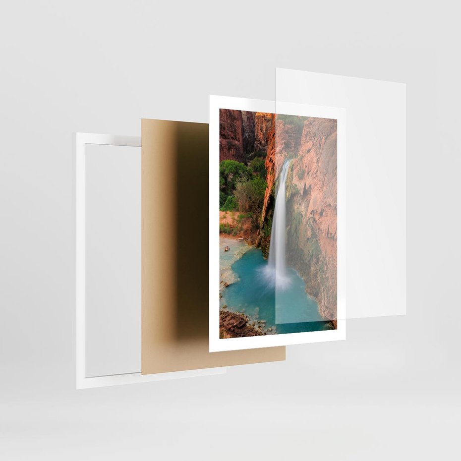 Plakat w ramie 50x70 - Wodospad wśród majestatycznych gór - wodospad, górski - rama biała