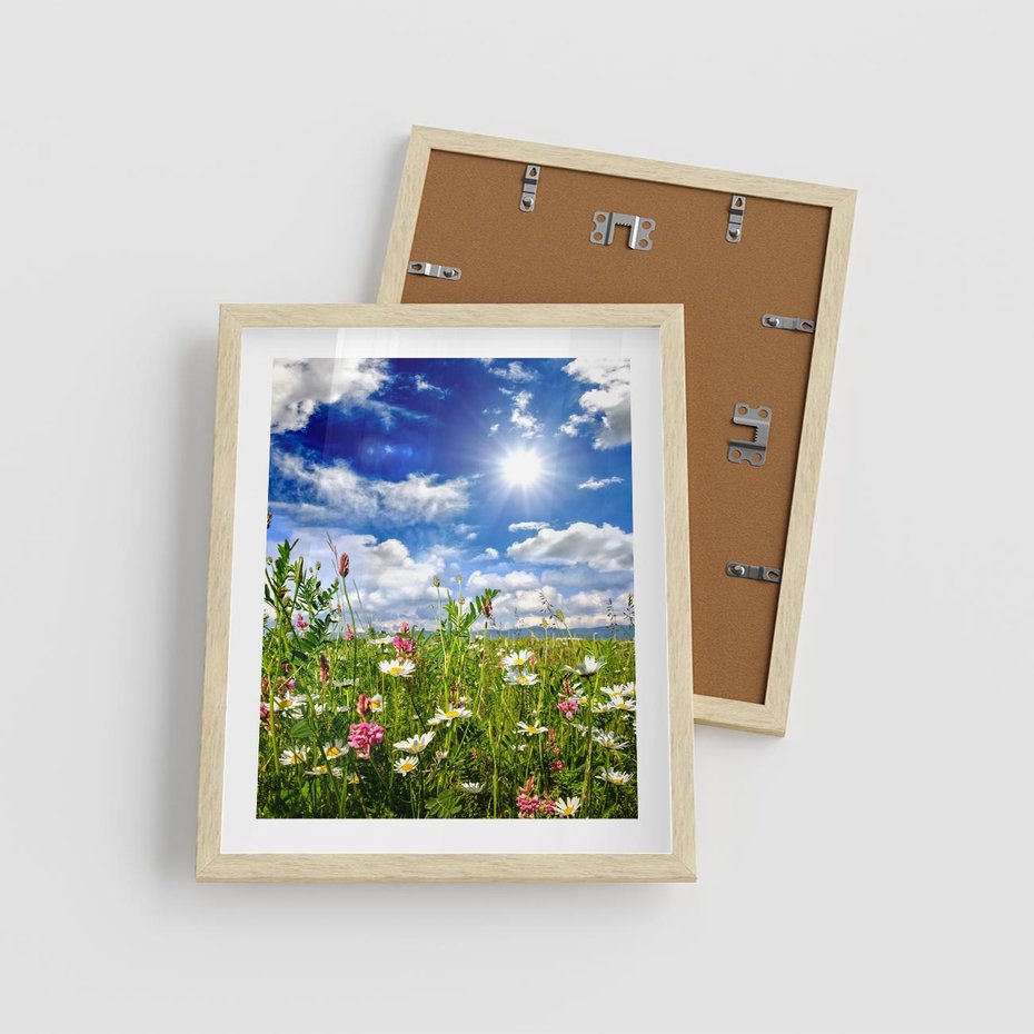 Plakat w ramie 40x50 - Niebiańska łąka pełna kwiatów - łąka, niebo - rama drewno