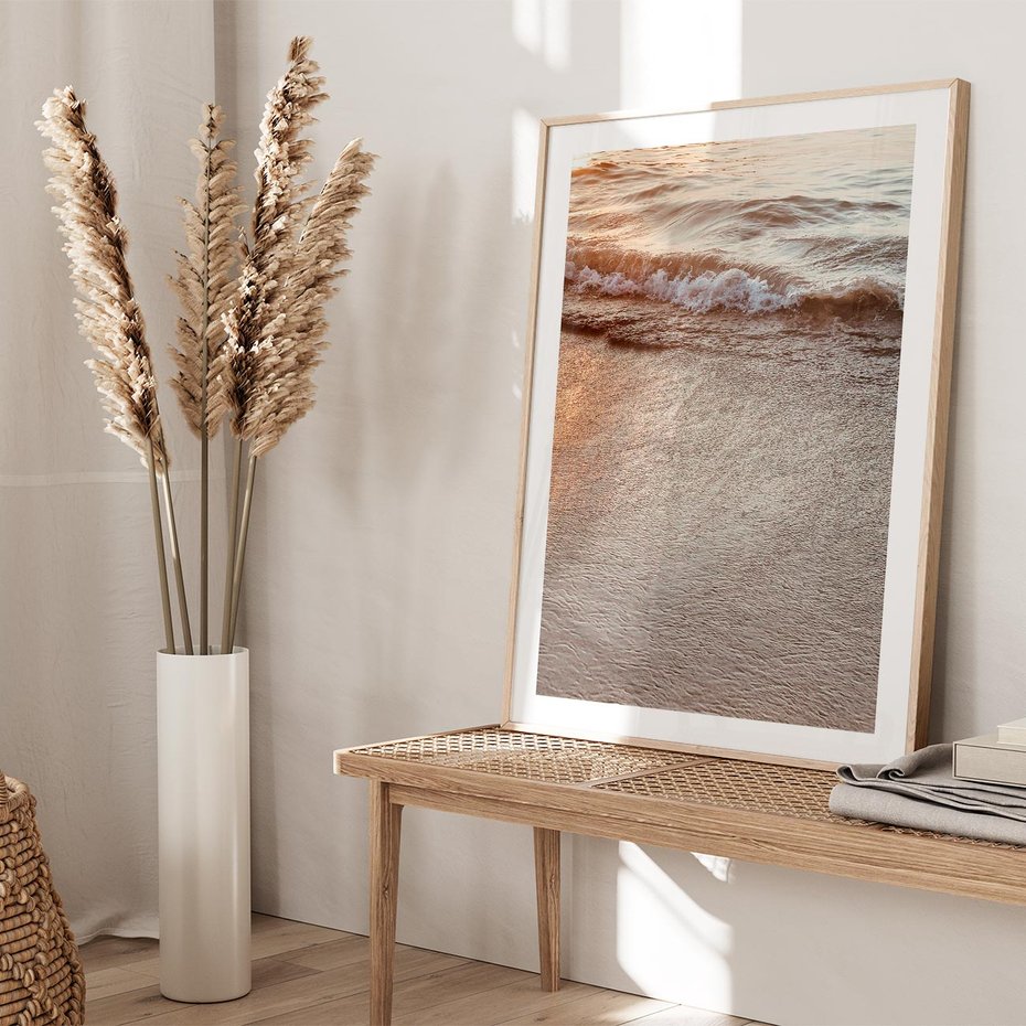 Plakat w ramie 40x50 - Spokój Morza: Fale na Plaży - fale, morze - rama drewno