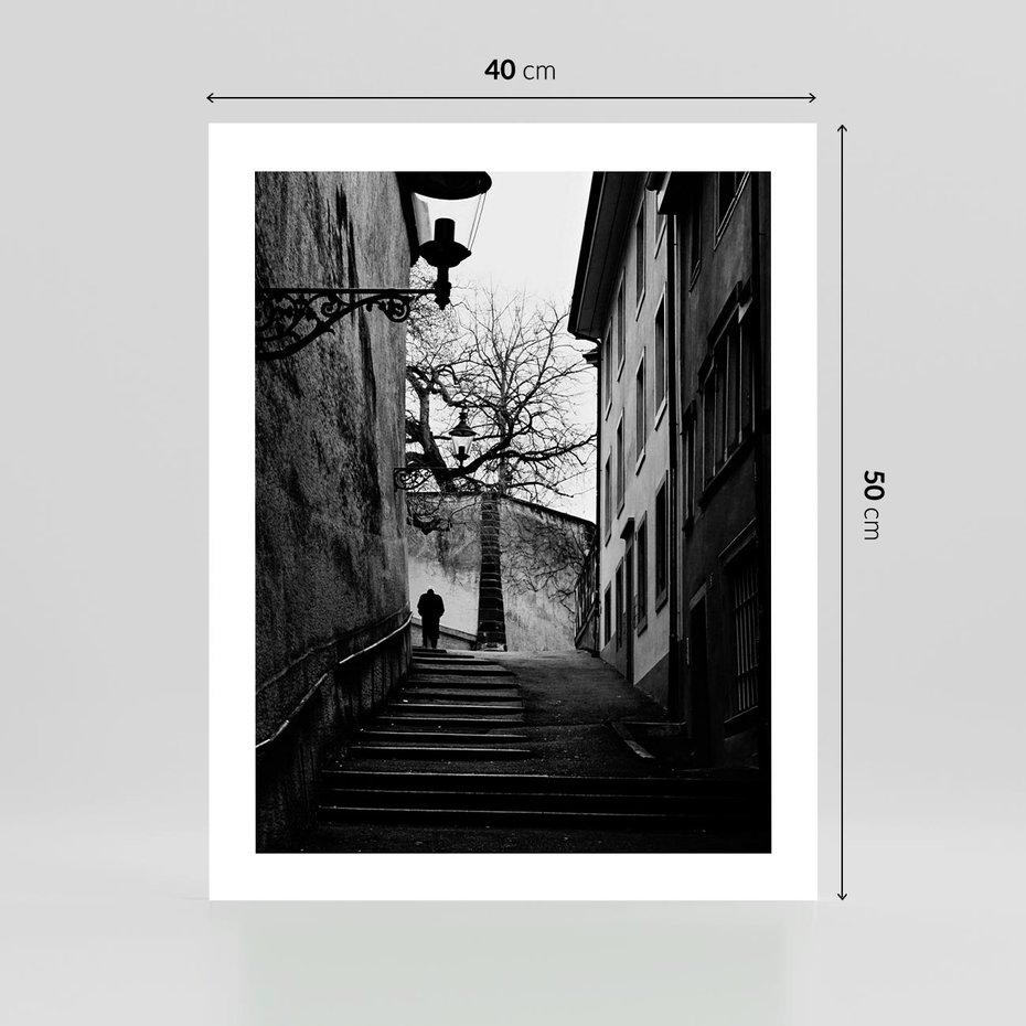 Plakat bez ramy 40x50 - Ukryta Uliczka - czarno białe zdjęcie, schody
