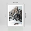 Plakat w ramie 50x70 - Górski Raj z Chatką - górskie szczyty, ośnieżone góry - rama biała