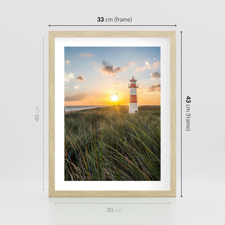 Plakat w ramie 30x40 - Magia latarni przy zachodzie - latarnia, zachód - rama drewno