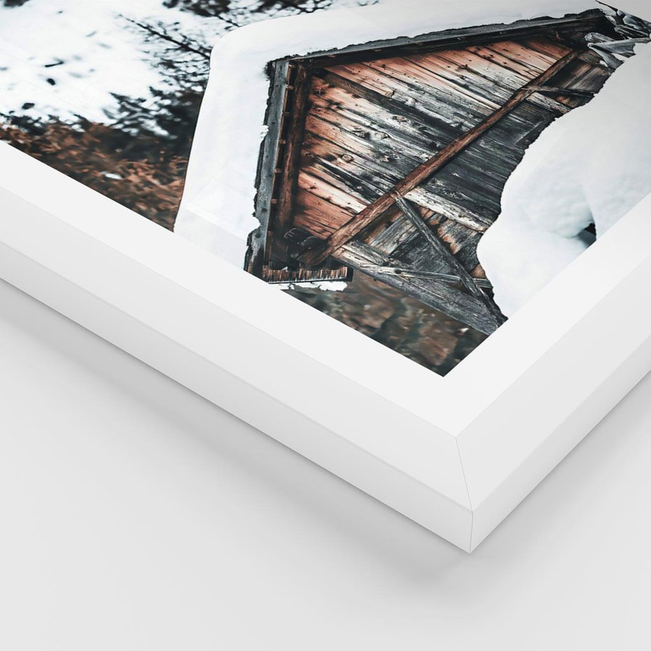 Plakat w ramie 30x40 - Domek w Górach w Białym Odcieniu - zima, domek w górach - rama biała