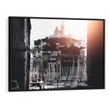 Obraz w ramie 100x70 - Światło Portowe - czarno białe zdjecie, uliczka w nadmorskim mieście - rama czarna